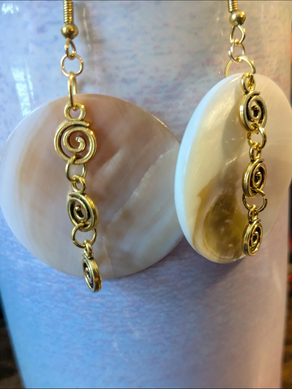 Gold Spiral Chain Beige Freshwater Shell Drop Earrings - Picture 2 of 6